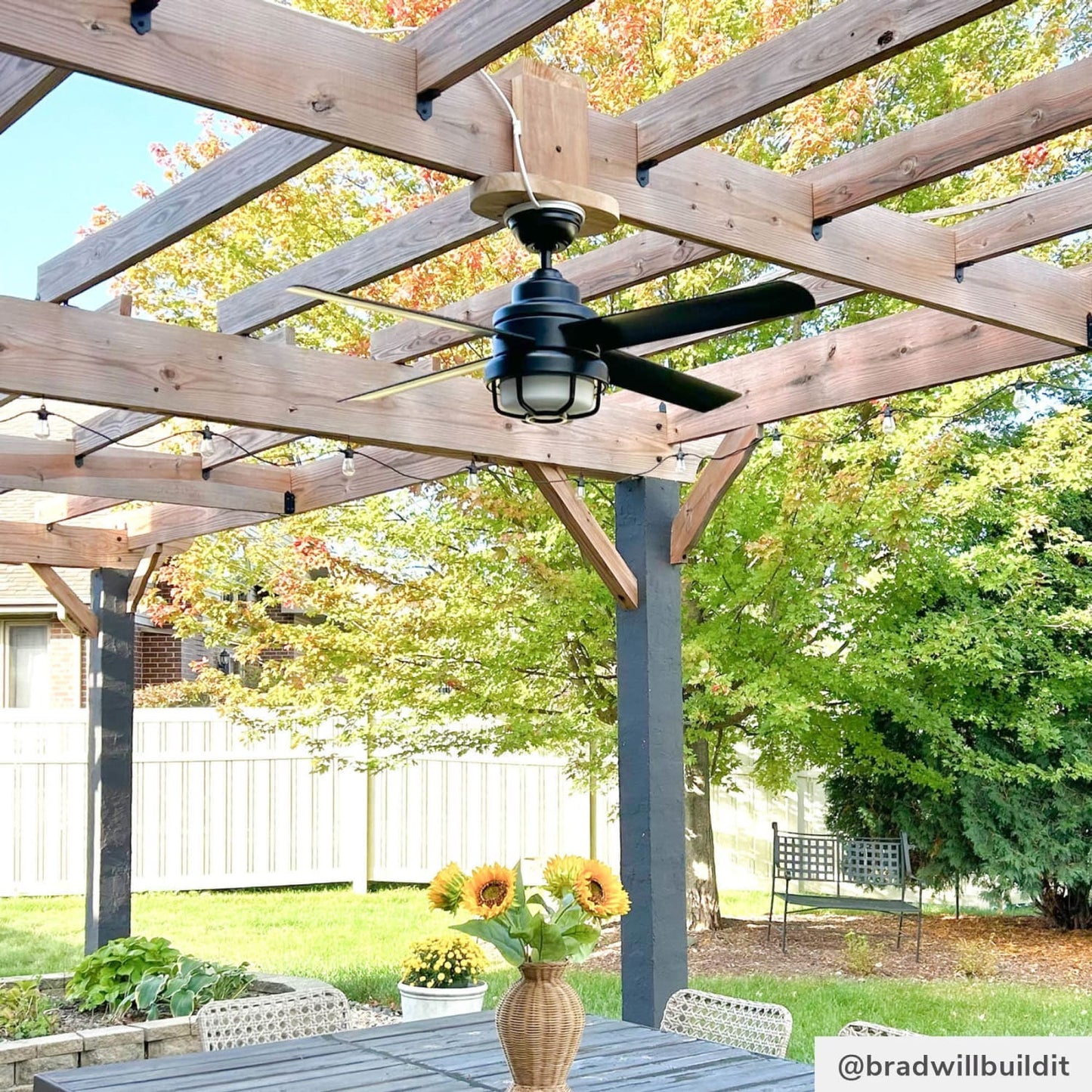 99985_4_universal_mounting_system_-_residential_-fresh_white-lifestyleimages2